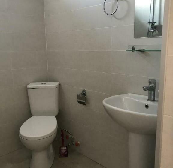 اتاق لوکس, Charli