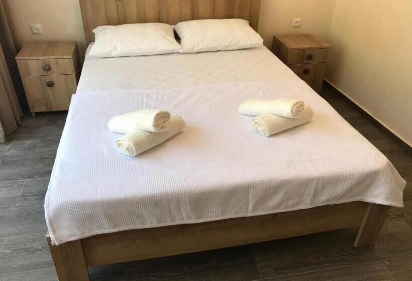 اتاق لوکس, Charli