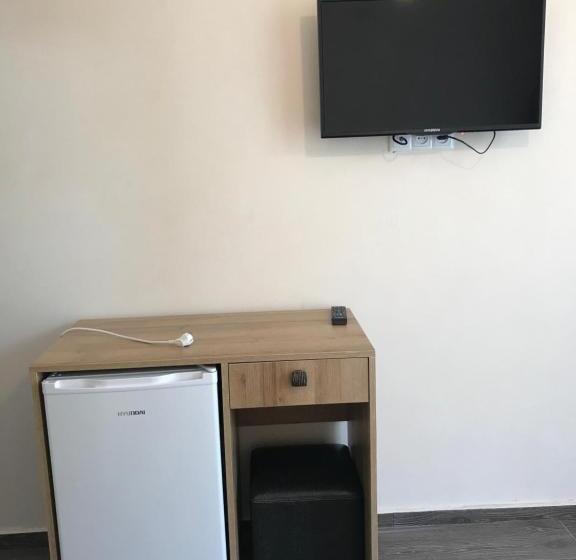 اتاق لوکس, Charli