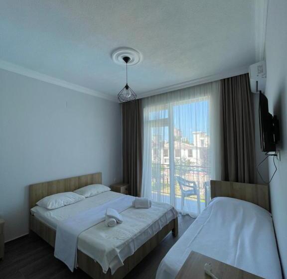 اتاق راحتی سه تخته, Charli