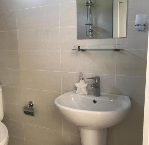 اتاق استاندارد با بالکن, Charli