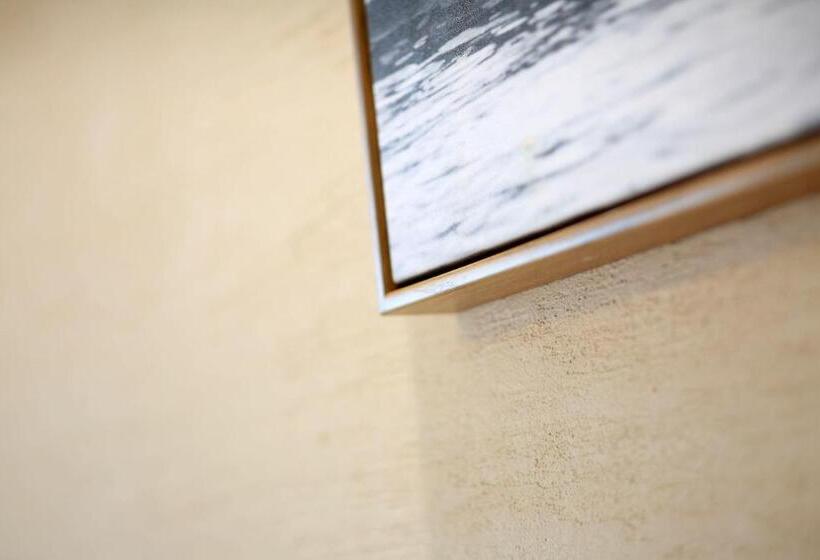 اتاق سوپریور, Care Residential