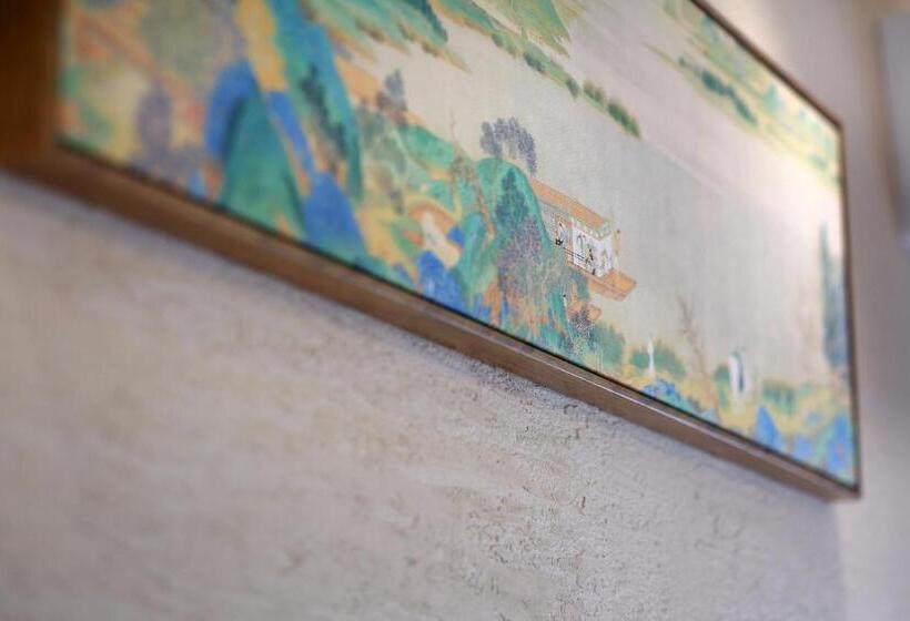 اتاق لوکس خانوادگی, Care Residential