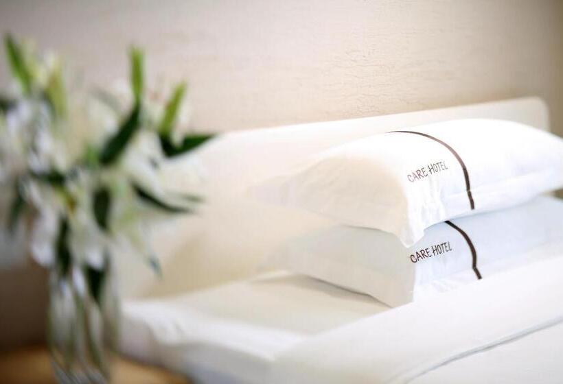 اتاق لوکس خانوادگی, Care Residential