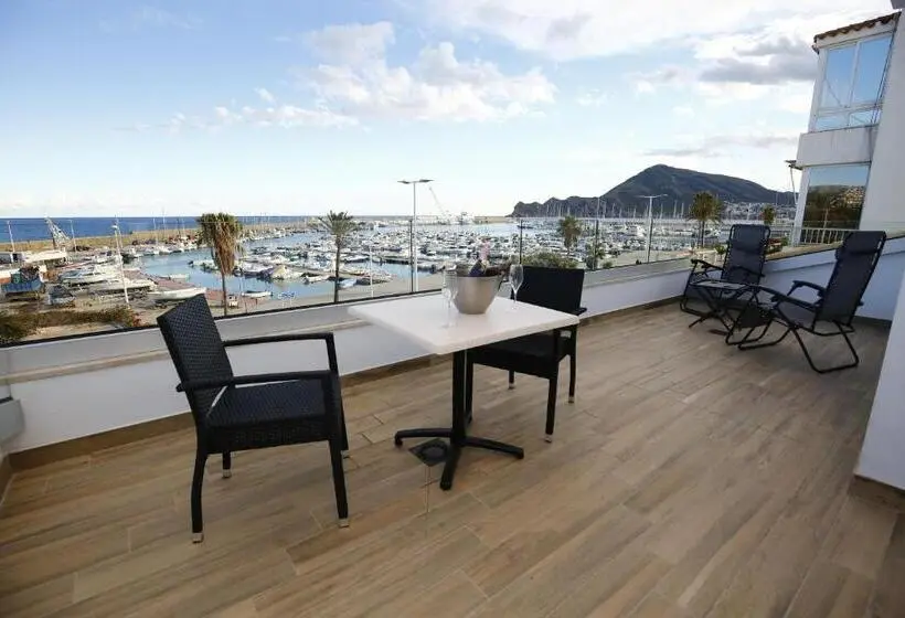 سوییت سوپریور با چشم‌انداز دریا, Ocean Lounge