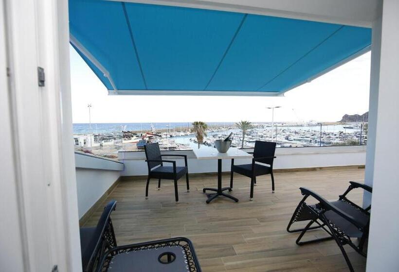 جناح سوبيريور مطل علي البحر, Ocean Lounge