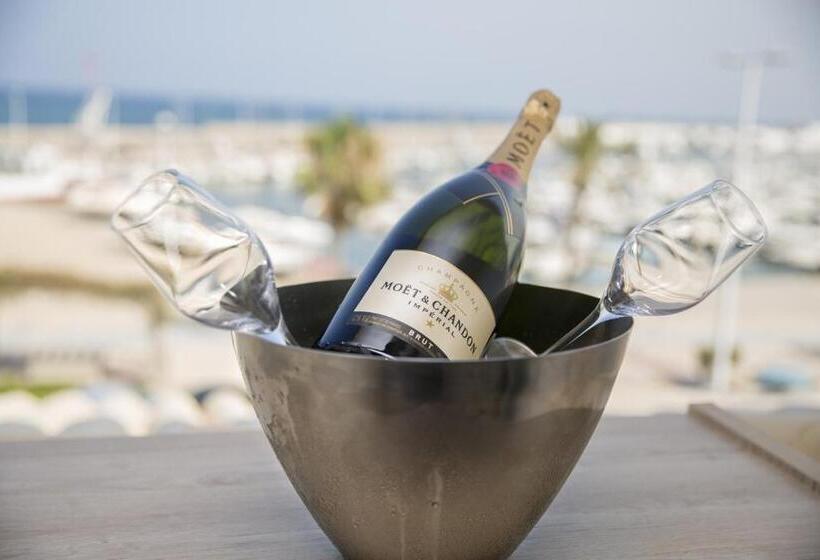 جناح سوبيريور مطل علي البحر, Ocean Lounge