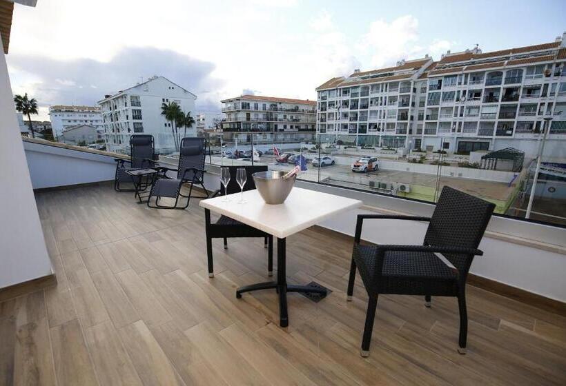 جناح مزود بتراس, Ocean Lounge