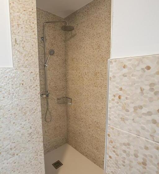 غرفة إقتصادية, Ocean Lounge