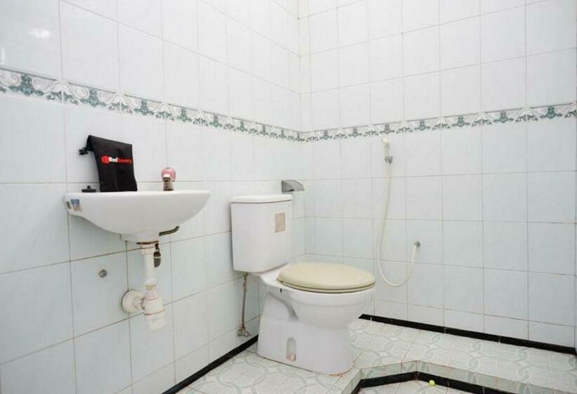 디럭스 룸, Reddoorz Plus Near Stadion Wijaya Kusuma