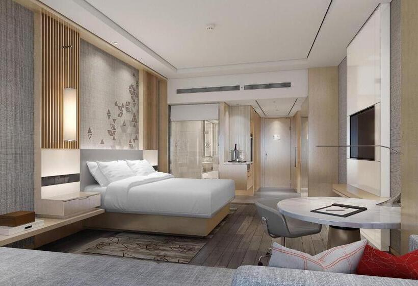 带城市景观和大床的豪华房间, Courtyard By Marriott Shanghai Songjiang