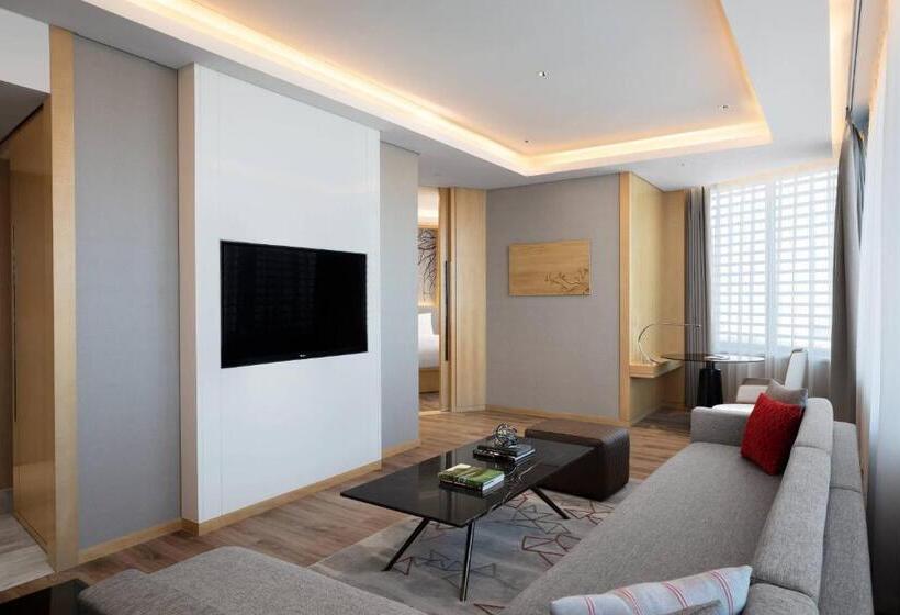 带大床的套房, Courtyard By Marriott Shanghai Songjiang