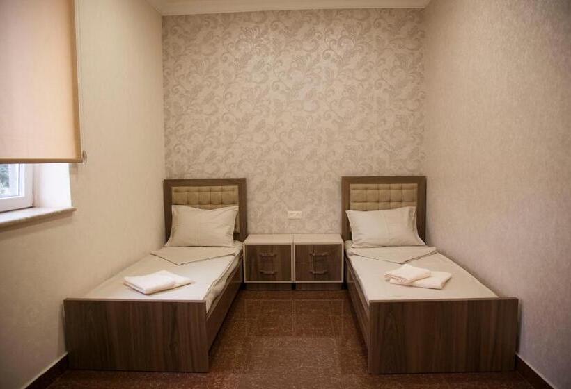 经济房, Liko Hostel