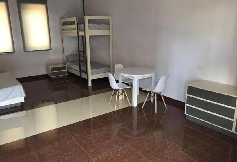 家庭间, Liko Hostel