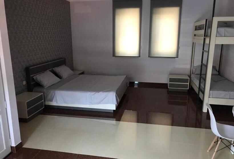 חדר משפחתי, Liko Hostel