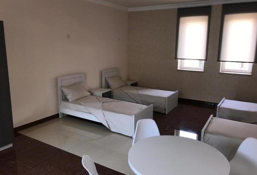 חדר סטנדרט לארבעה, Liko Hostel