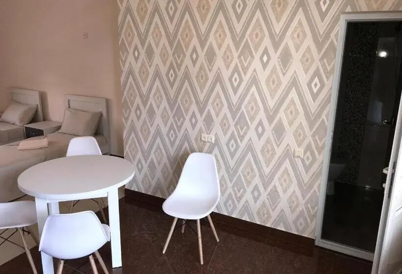 اتاق استاندارد چهار تخته, Liko Hostel