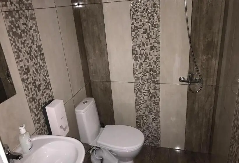 اتاق استاندارد چهار تخته, Liko Hostel