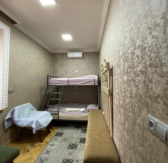 اتاق استاندارد سه نفره, Tsera House