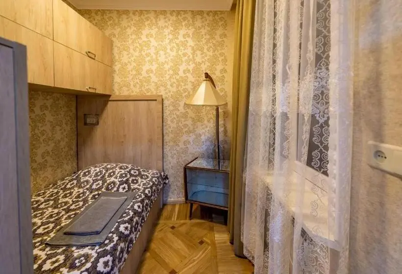 اتاق استاندارد یک نفره, Tsera House