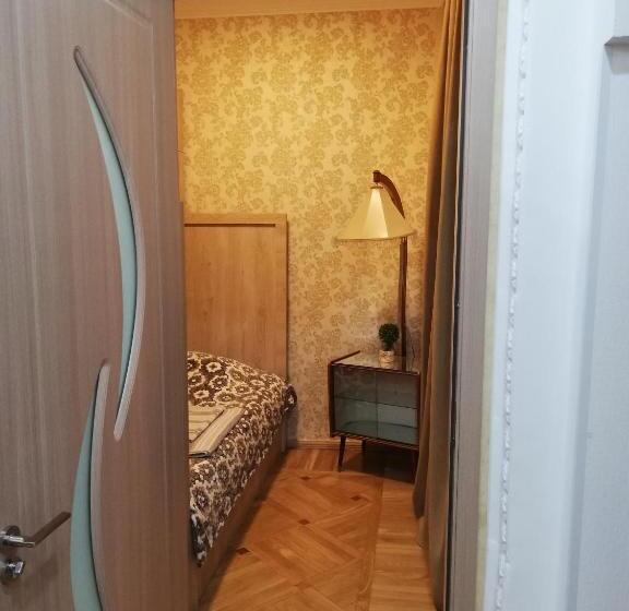 اتاق استاندارد یک نفره, Tsera House