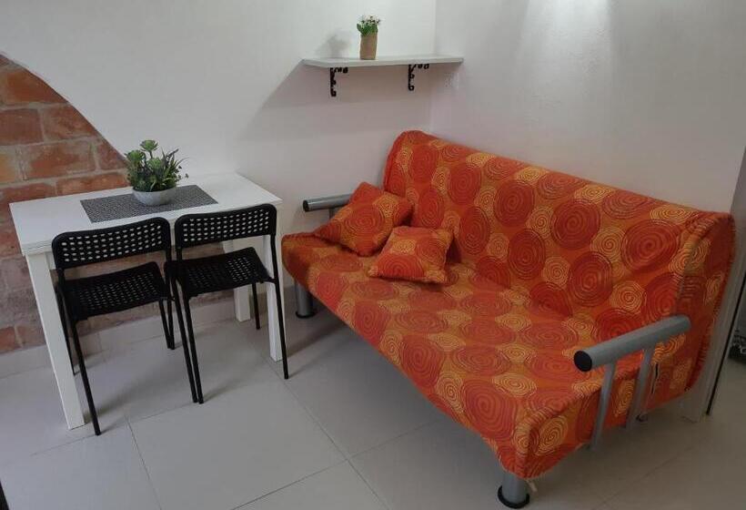 דירת חדר, Lutri Home