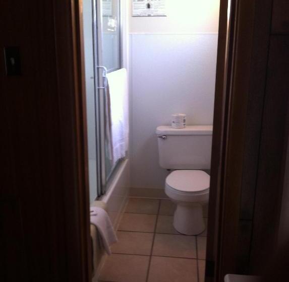 스탠다드 룸 킹사이즈 침대, Budget Host Melody Lane