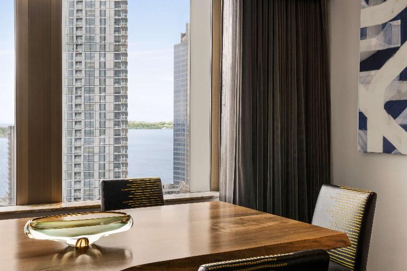 阁楼房, Hilton Motif Seattle