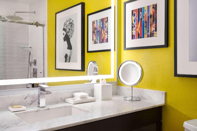 适合残疾人士使用的带超级大床的标准间, Hilton Motif Seattle