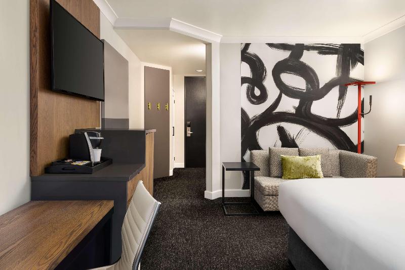 适合残疾人士使用的带超级大床的标准间, Hilton Motif Seattle