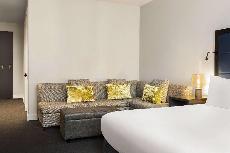 适合残疾人士使用的带超级大床的标准间, Hilton Motif Seattle