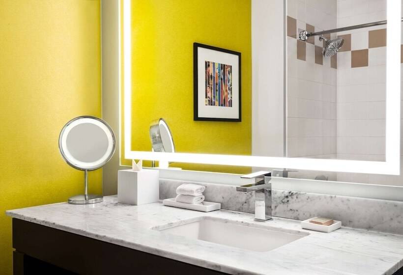 带2个双人床的标准工作室, Hilton Motif Seattle