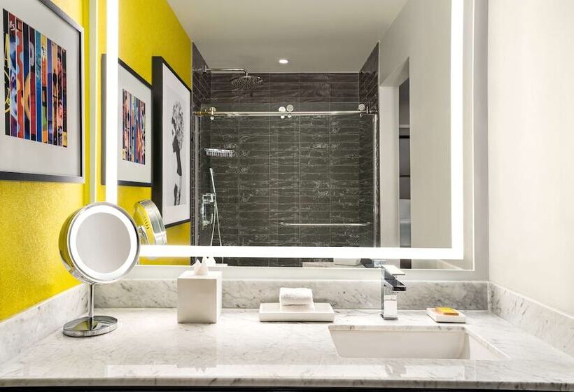 استودیوی استاندارد, Hilton Motif Seattle