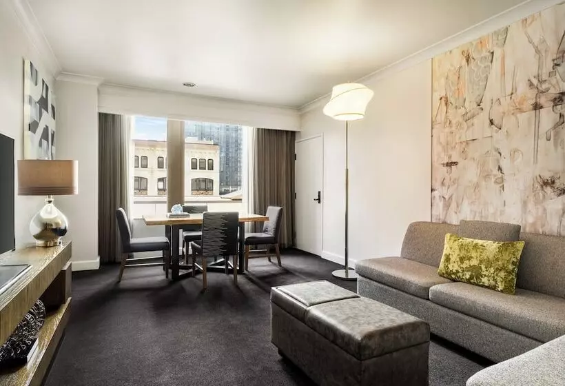 スタンダードスタジオ, Hilton Motif Seattle