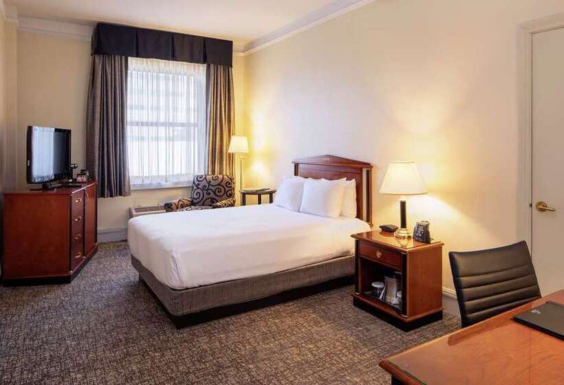 クイーンサイズベッドのスタンダードルーム, Hilton Motif Seattle