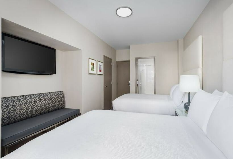 Номер Стандарт 2 Двуспальные Кровати, Holiday Inn Express Chicago Magnificent Mile, An Ihg