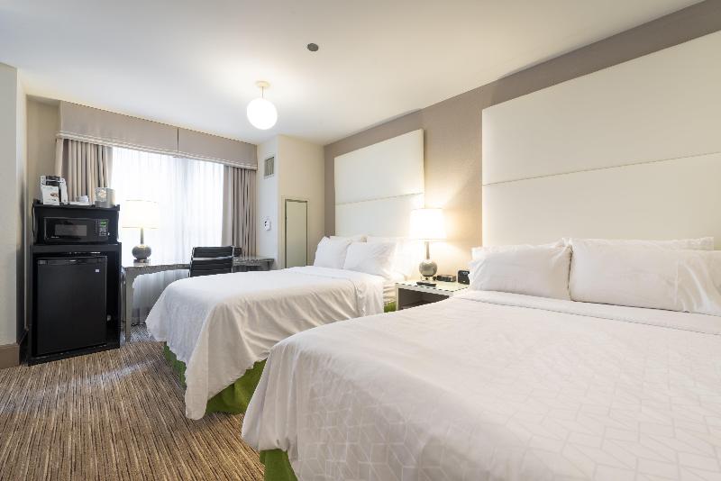 Номер Стандарт Адаптированный для Инвалидов, Holiday Inn Express Chicago Magnificent Mile, An Ihg