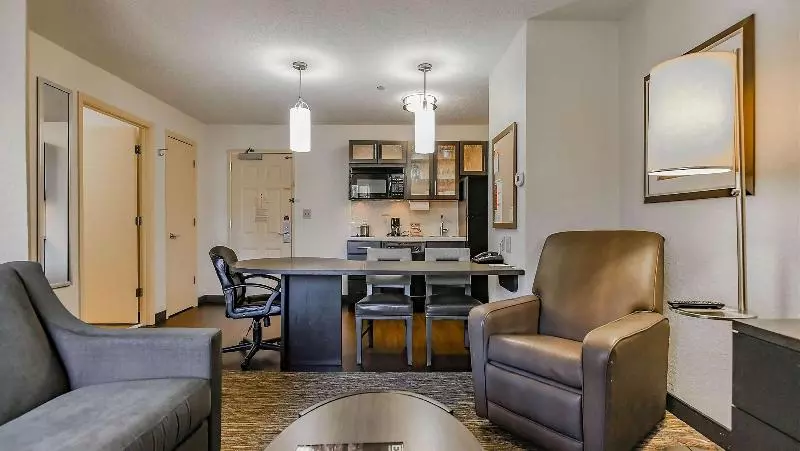 سوئیت برای معلولان, Sonesta Simply Suites Anaheim