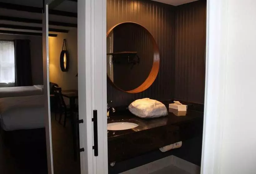 اتاق استاندارد با 2 تخت دوبل, The Century House, Ascend Hotel Collection