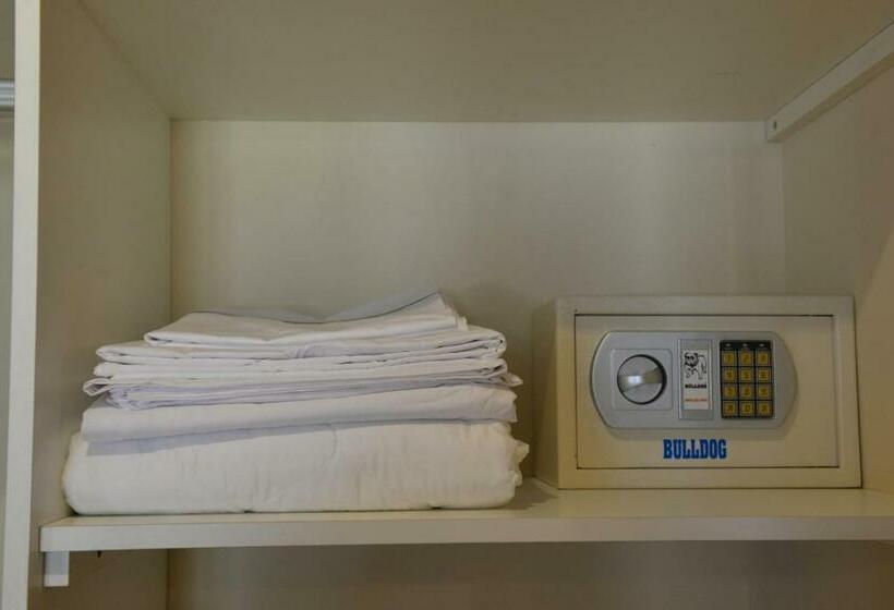 غرفة قياسية سرير كينج, Nono Luigi