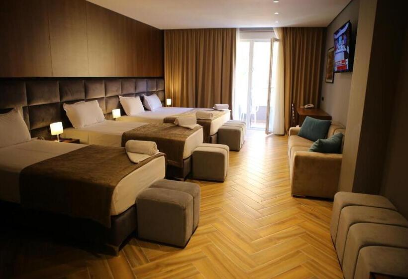 סוויטה נוף לים, Twin Towers