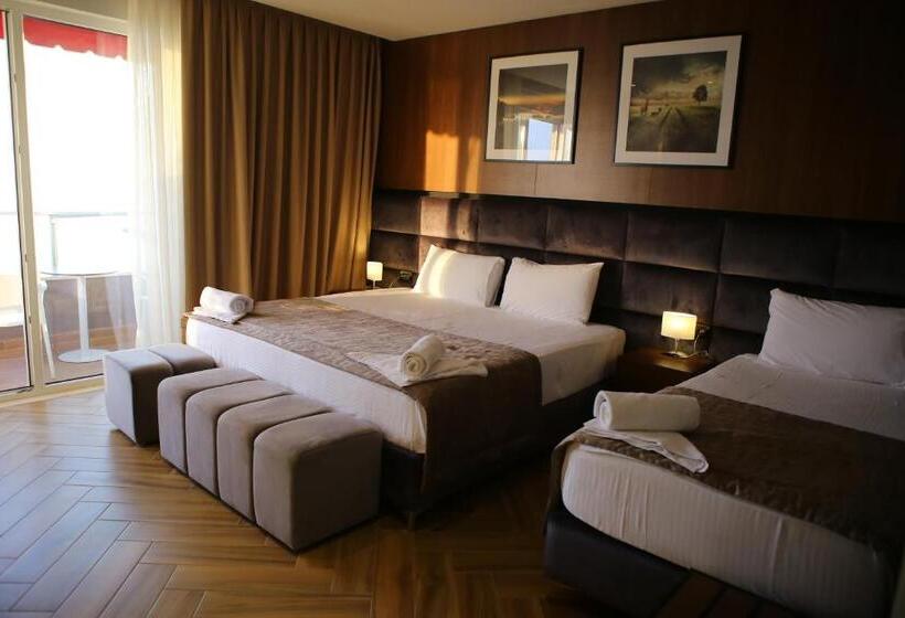 סוויטה נוף לים, Twin Towers