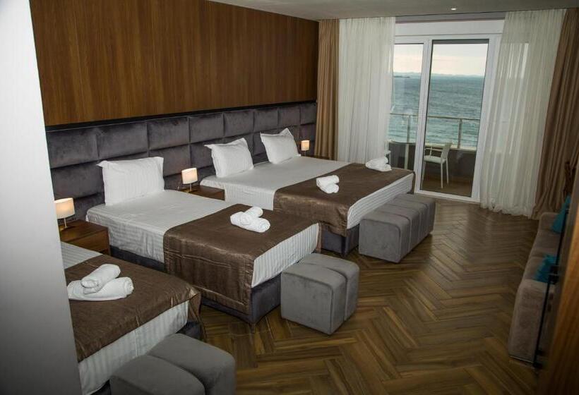 סוויטה נוף לים, Twin Towers