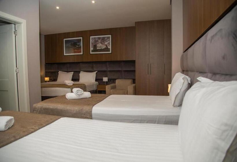 סוויטה נוף לים, Twin Towers