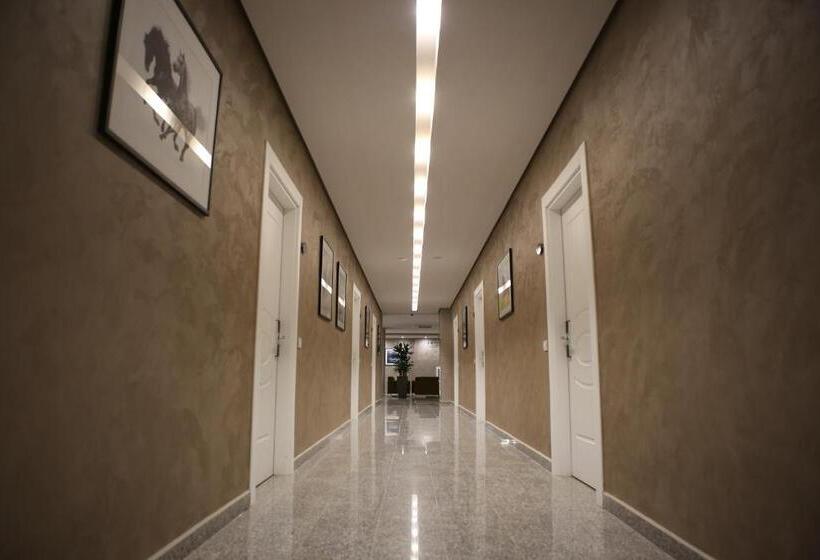 חדר סטנדרט לשלושה, Twin Towers