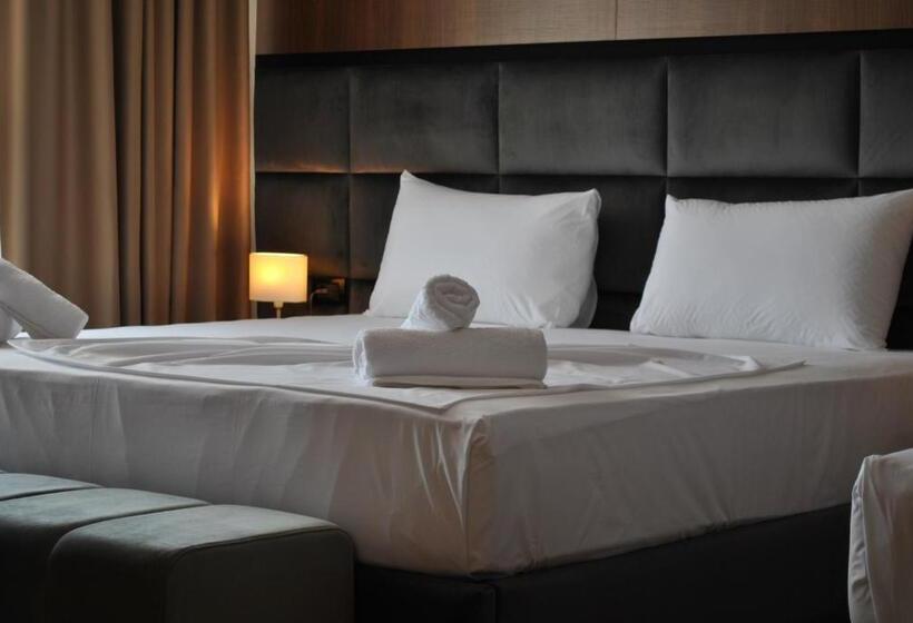 חדר דלוקס עם מרפסת, Twin Towers