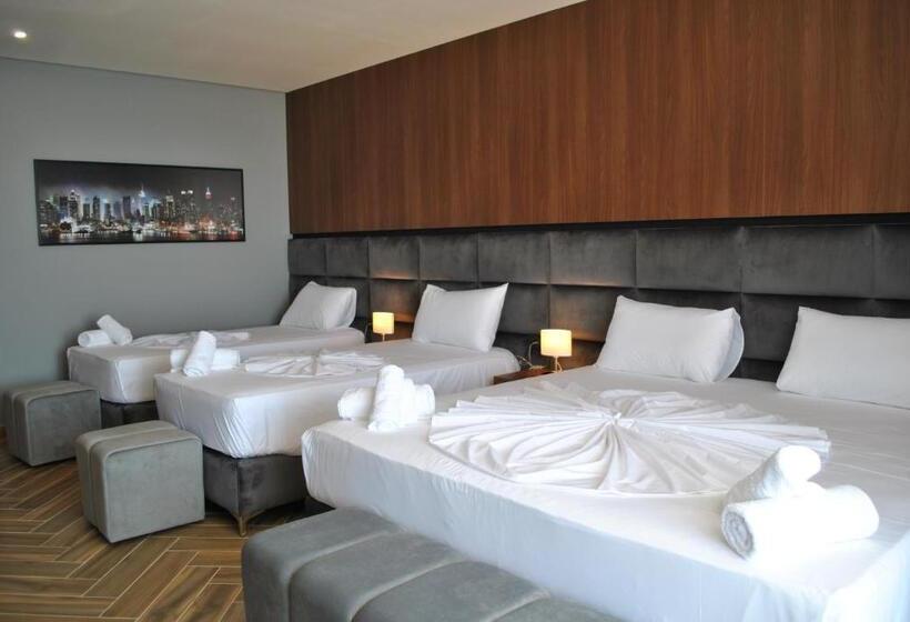 חדר קלאסי לארבעה, Twin Towers