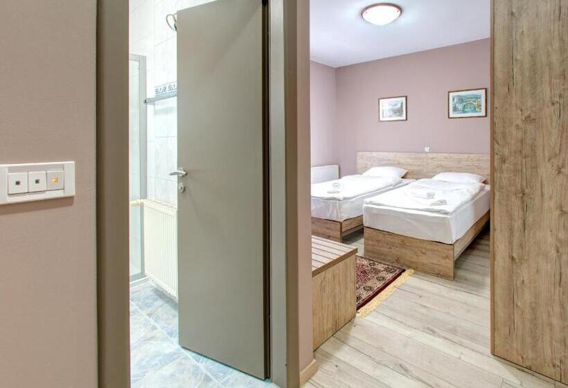 اتاق لوکس, Motel Montanaro