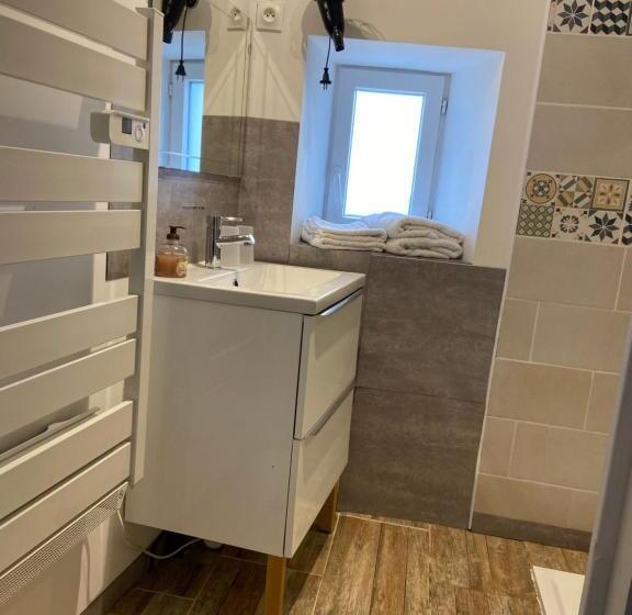 غرفة عائلية, Le Petit Moulin