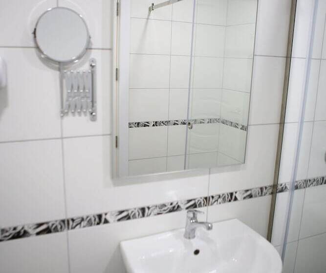 סוויטה נוף להרים, Twin Towers